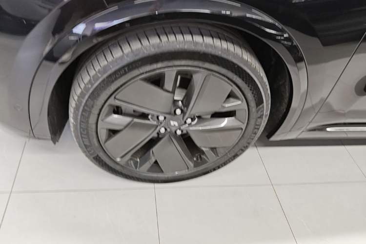 Used Li Auto L9 2025 Ultra Smart Refreshed Edition Left Front Wheel Hub