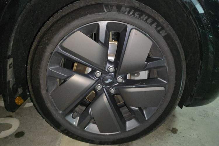 Used Li Auto L9 2025 Ultra Smart Refreshed Edition Right Front Wheel Hub