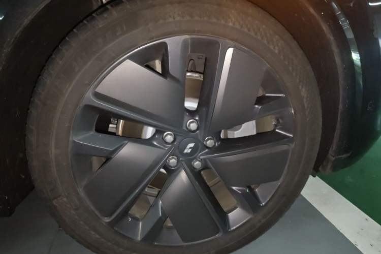 Used Li Auto L9 2025 Ultra Smart Refreshed Edition Right Front Wheel Hub