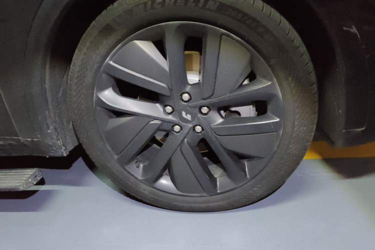 Used Li Auto L9 2025 Ultra Smart Refreshed Edition Right Front Wheel Hub