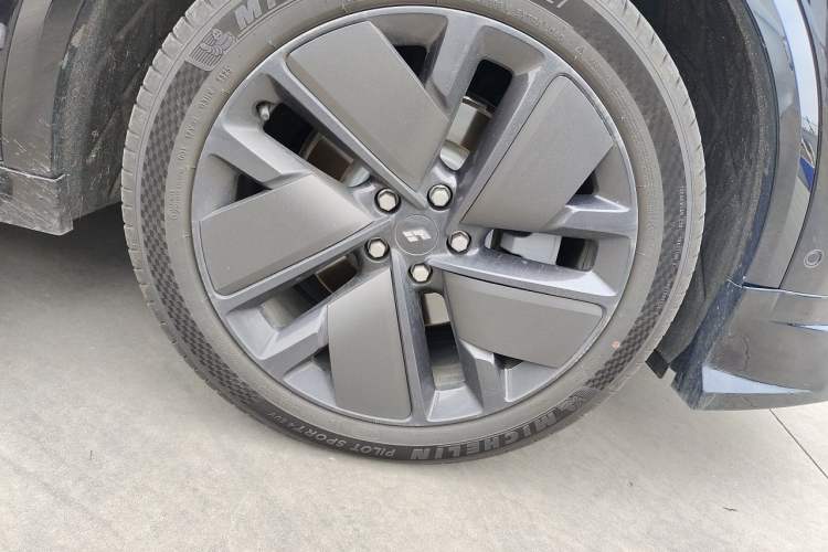 Used Li Auto L9 2025 Ultra Smart Refreshed Edition Right Front Wheel Hub
