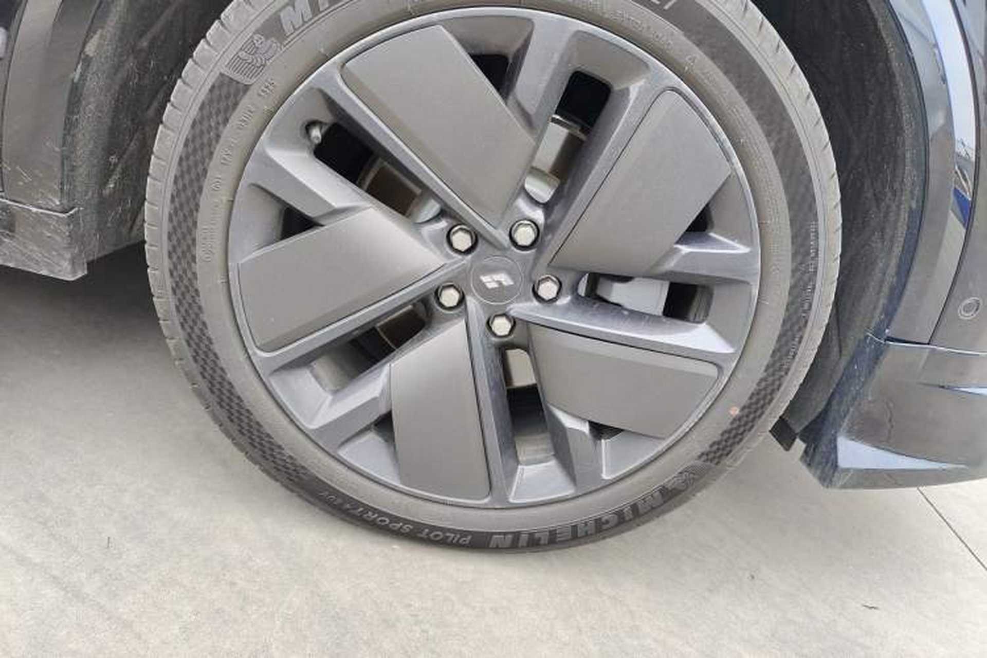 Used Li Auto L9 2025 Ultra Smart Refreshed Edition Right Front Wheel Hub