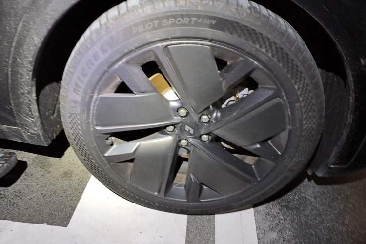 Used Li Auto L9 2025 Ultra Smart Refreshed Edition Right Front Wheel Hub