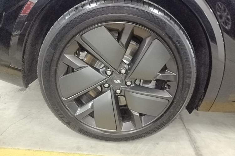 Used Li Auto L9 2025 Pro Smart Refreshed Edition Right Rear Wheel Hub