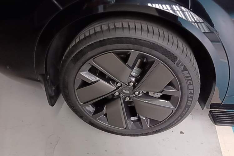 Used Li Auto L9 2025 Ultra Smart Refreshed Edition Right Rear Wheel Hub