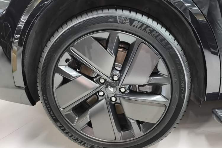 Used Li Auto L9 2025 Ultra Smart Refreshed Edition Right Rear Wheel Hub