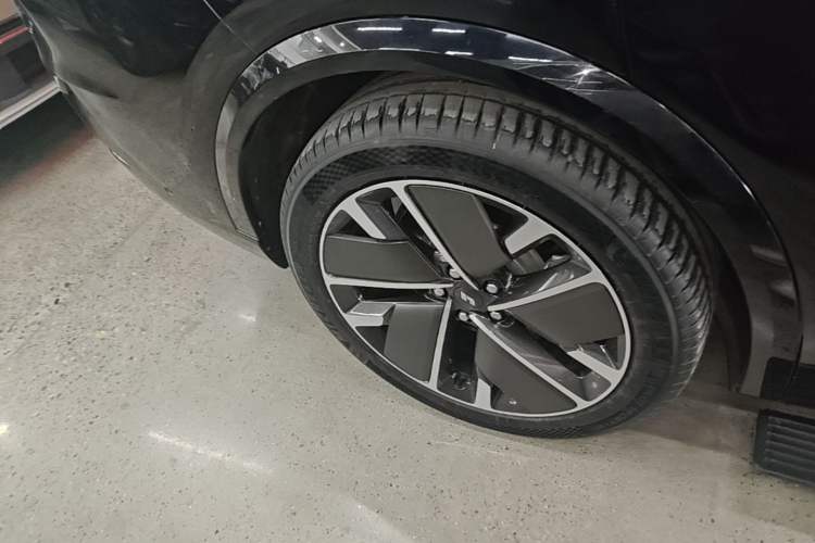Used Li Auto L9 2025 Ultra Smart Refreshed Edition Right Rear Wheel Hub