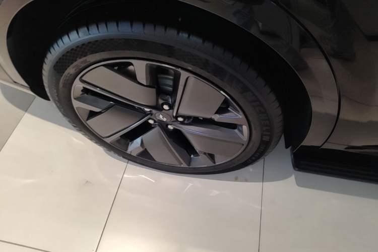 Used Li Auto L9 2025 Pro Smart Refreshed Edition Right Rear Wheel Hub