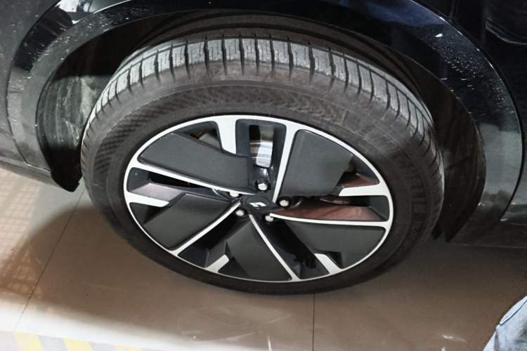 Used Li Auto L9 2025 Ultra Smart Refreshed Edition Right Rear Wheel Hub