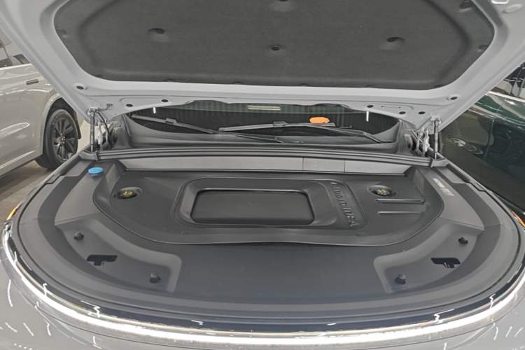Used Li Auto L9 2025 Ultra Smart Refreshed Edition Engine Bay