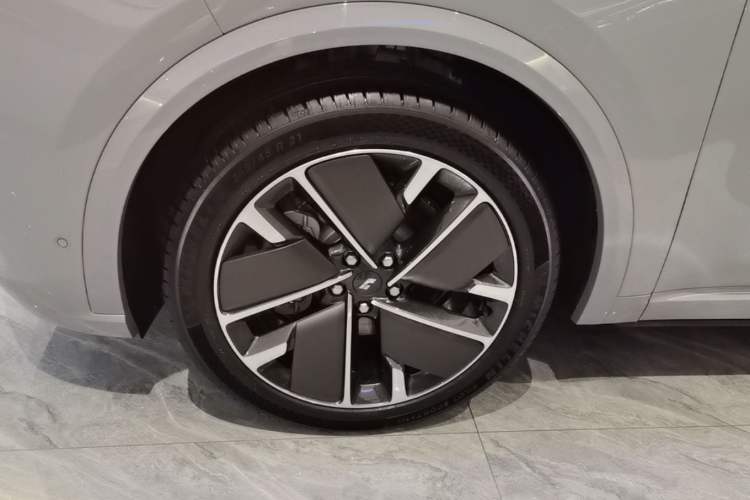 Used Li Auto L9 2025 Ultra Smart Refreshed Edition Exterior 4