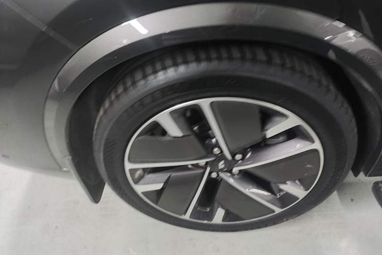 Used Li Auto L9 2025 Ultra Smart Refreshed Edition Exterior 5