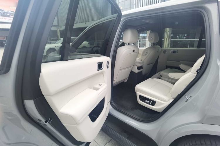 Used Li Auto L9 2025 Ultra Smart Refreshed Edition Interior 4