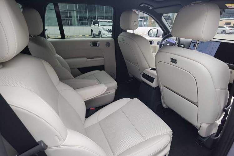 Used Li Auto L9 2025 Ultra Smart Refreshed Edition Interior 7
