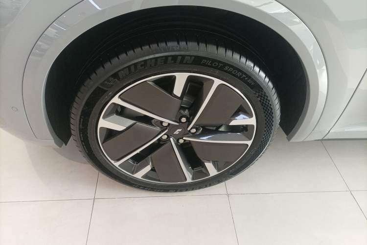 Used Li Auto L9 2025 Ultra Smart Refreshed Edition Left Front Wheel Hub