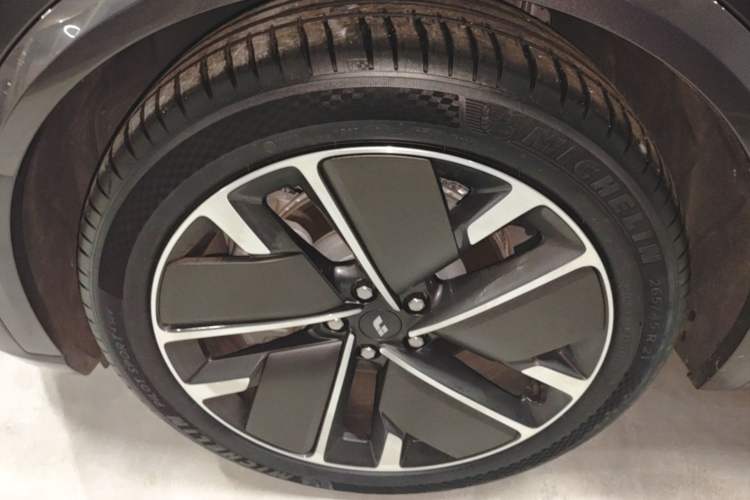 Used Li Auto L9 2025 Ultra Smart Refreshed Edition Left Front Wheel Hub