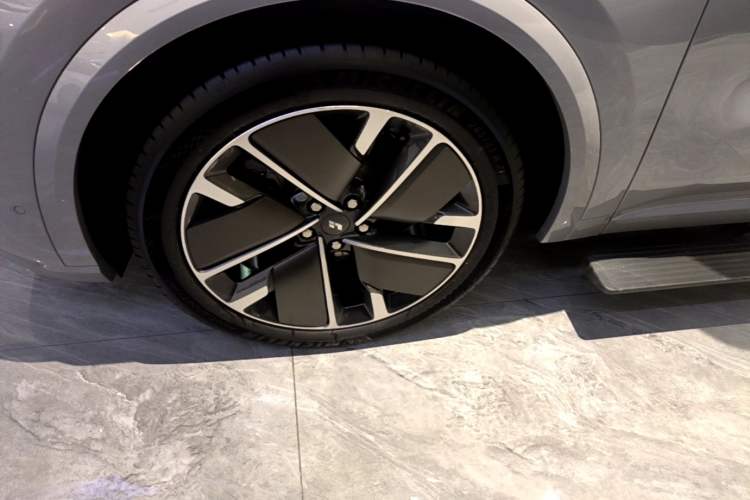 Used Li Auto L9 2025 Ultra Smart Refreshed Edition Left Front Wheel Hub