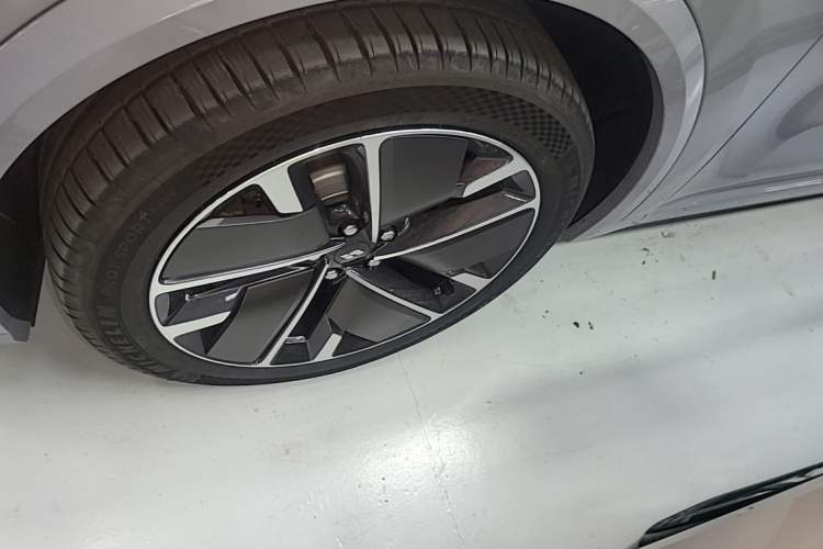 Used Li Auto L9 2025 Ultra Smart Refreshed Edition Left Front Wheel Hub