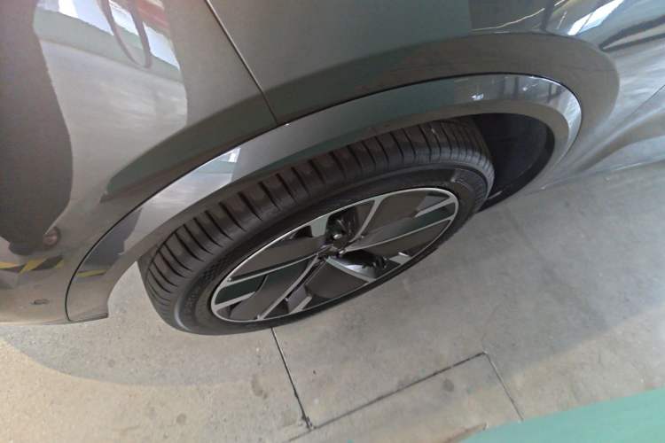 Used Li Auto L9 2025 Ultra Smart Refreshed Edition Left Front Wheel Hub