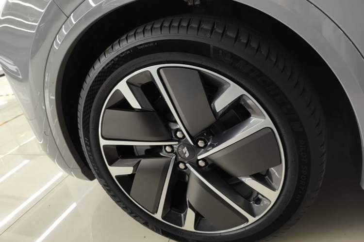 Used Li Auto L9 2025 Pro Smart Refreshed Edition Left Front Wheel Hub