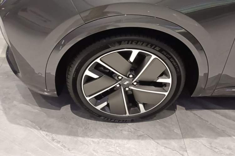 Used Li Auto L9 2025 Pro Smart Refreshed Edition Left Front Wheel Hub