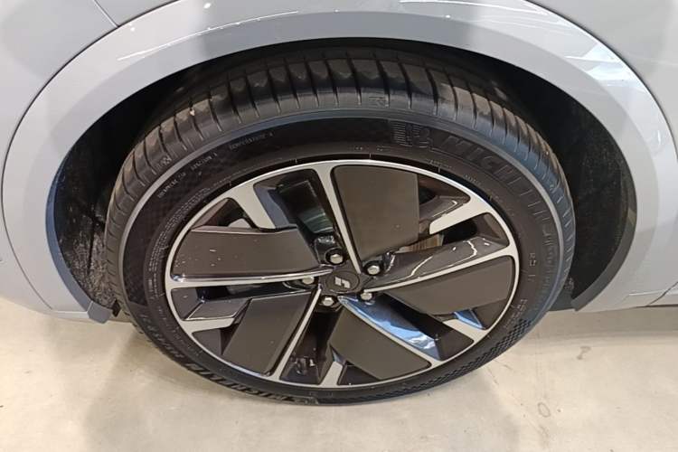 Used Li Auto L9 2025 Ultra Smart Refreshed Edition Left Front Wheel Hub