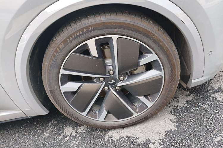 Used Li Auto L9 2025 Ultra Smart Refreshed Edition Right Front Wheel Hub
