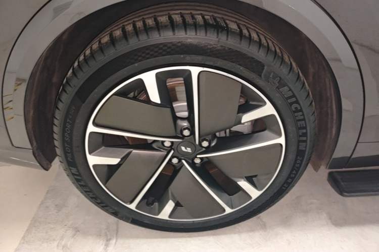Used Li Auto L9 2025 Ultra Smart Refreshed Edition Right Rear Wheel Hub