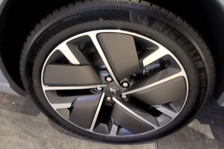 Used Li Auto L9 2025 Ultra Smart Refreshed Edition Right Rear Wheel Hub