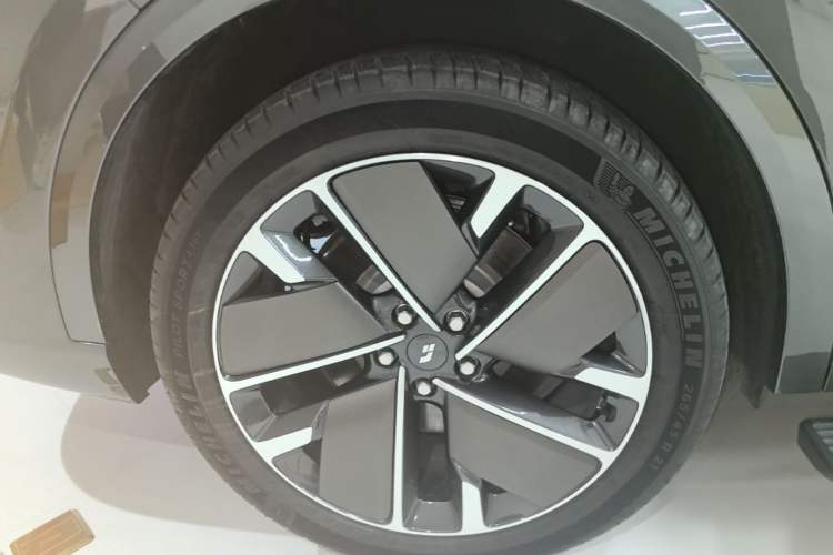 Used Li Auto L9 2025 Pro Smart Refreshed Edition Right Rear Wheel Hub