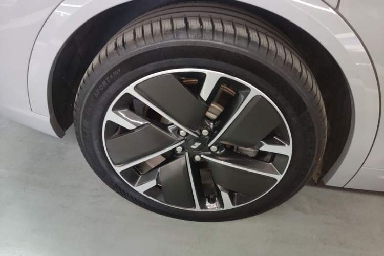 Used Li Auto L9 2025 Ultra Smart Refreshed Edition Right Rear Wheel Hub