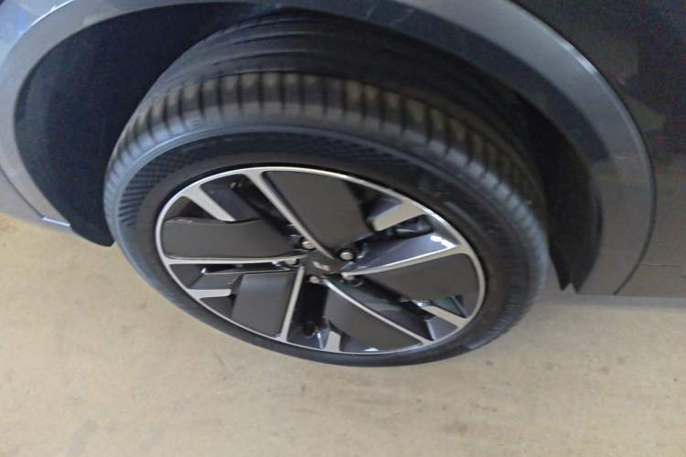Used Li Auto L9 2025 Ultra Smart Refreshed Edition Right Rear Wheel Hub