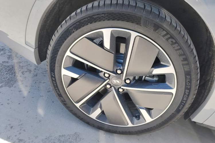 Used Li Auto L9 2025 Pro Smart Refreshed Edition Right Rear Wheel Hub