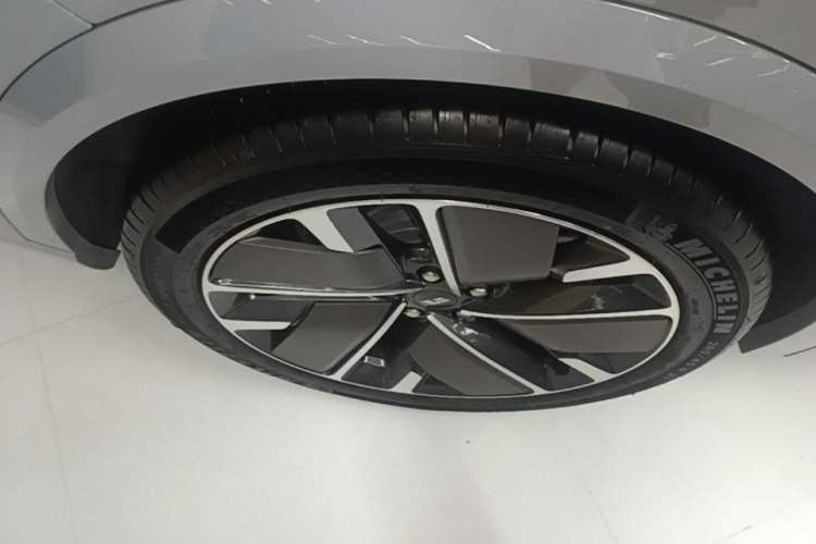 Used Li Auto L9 2025 Ultra Smart Refreshed Edition Right Rear Wheel Hub