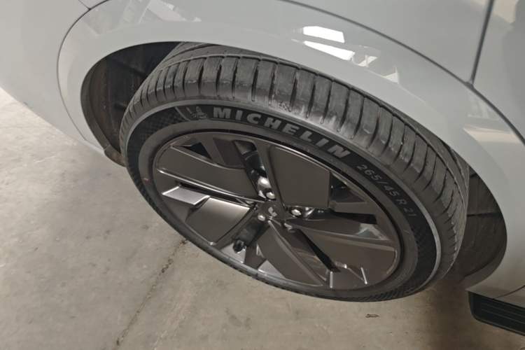 Used Li Auto L9 2025 Ultra Smart Refreshed Edition Right Rear Wheel Hub