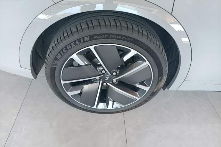 Used Li Auto L9 2025 Ultra Smart Refreshed Edition Right Rear Wheel Hub