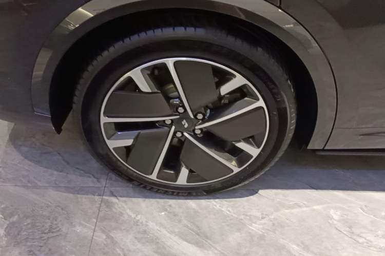Used Li Auto L9 2025 Pro Smart Refreshed Edition Right Rear Wheel Hub