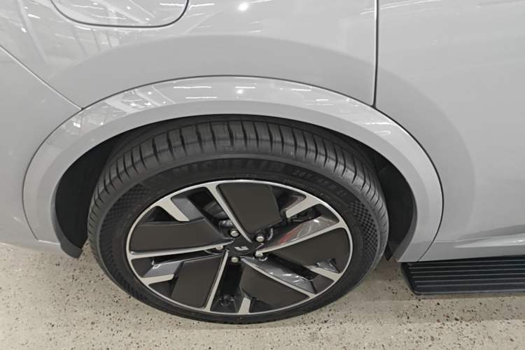 Used Li Auto L9 2025 Ultra Smart Refreshed Edition Right Rear Wheel Hub