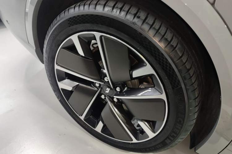 Used Li Auto L9 2025 Ultra Smart Refreshed Edition Right Rear Wheel Hub