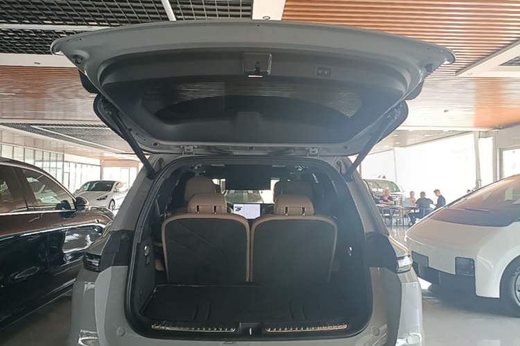 Used Li Auto L9 2025 Ultra Smart Refreshed Edition Trunk