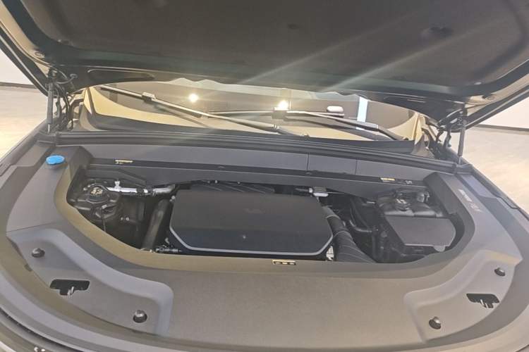 Used Li Auto L9 2025 Ultra Smart Refreshed Edition Engine Bay