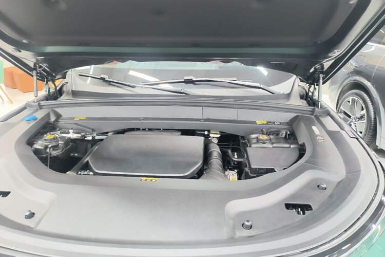 Used Li Auto L9 2025 Ultra Smart Refreshed Edition Engine Bay