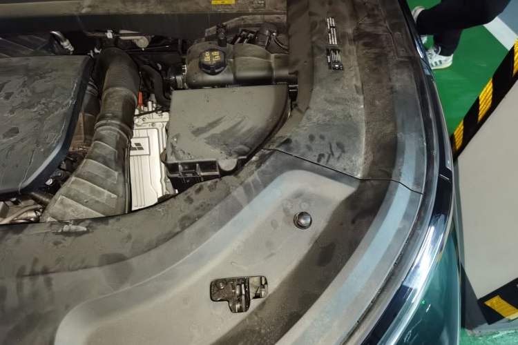 Used Li Auto L9 2025 Ultra Smart Refreshed Edition Engine Bay Left