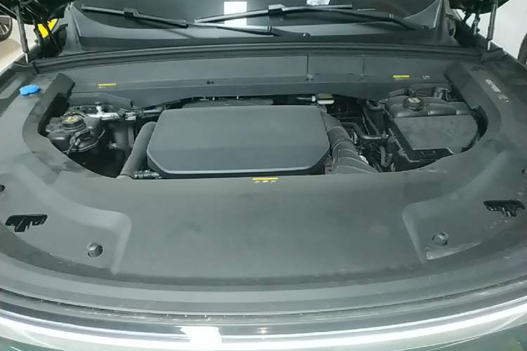 Used Li Auto L9 2025 Ultra Smart Refreshed Edition Engine Bay