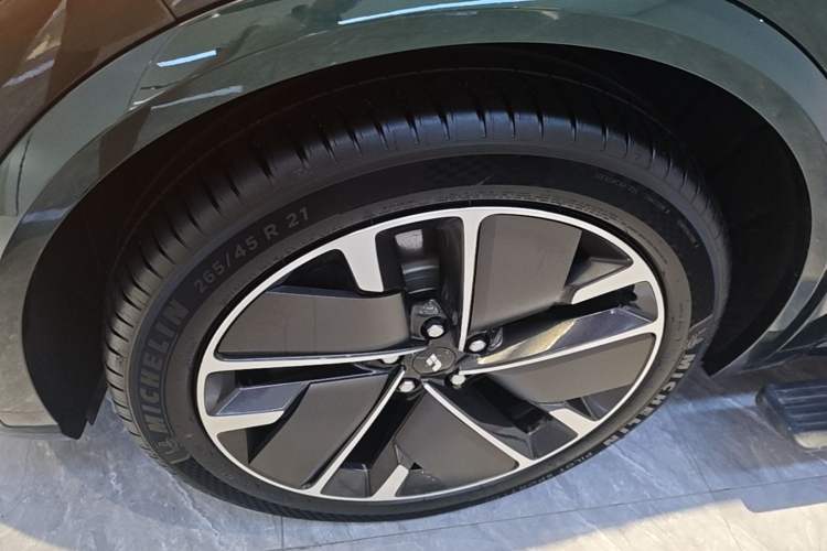 Used Li Auto L9 2025 Ultra Smart Refreshed Edition Exterior 4