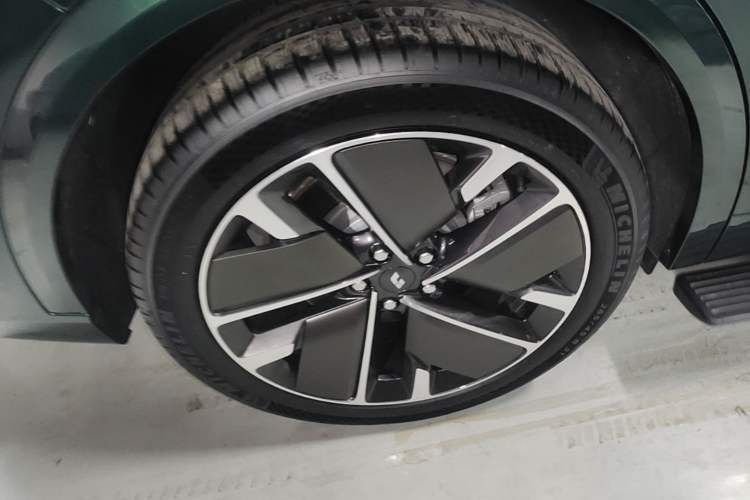 Used Li Auto L9 2025 Ultra Smart Refreshed Edition Exterior 5