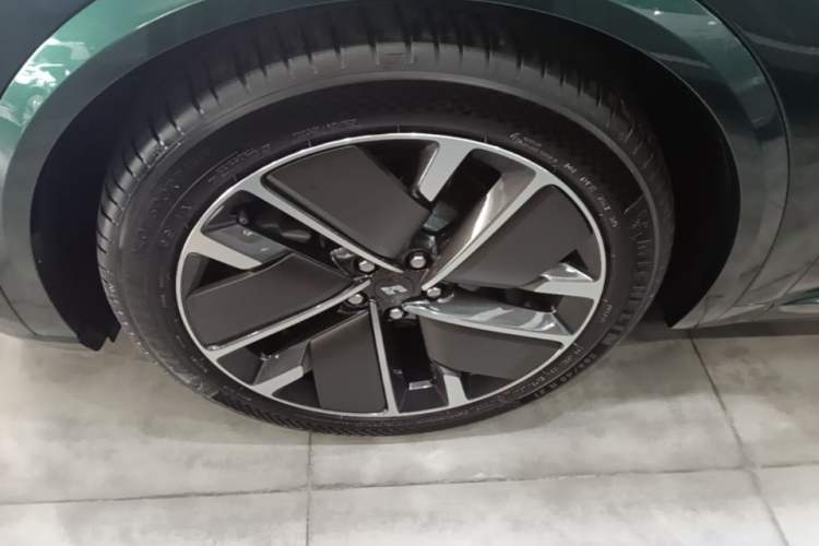 Used Li Auto L9 2025 Ultra Smart Refreshed Edition Left Front Wheel Hub