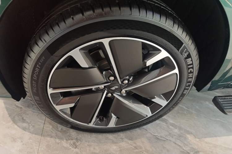 Used Li Auto L9 2025 Ultra Smart Refreshed Edition Left Front Wheel Hub