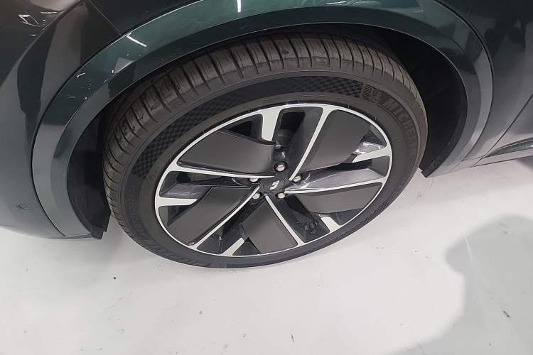 Used Li Auto L9 2025 Ultra Smart Refreshed Edition Left Front Wheel Hub