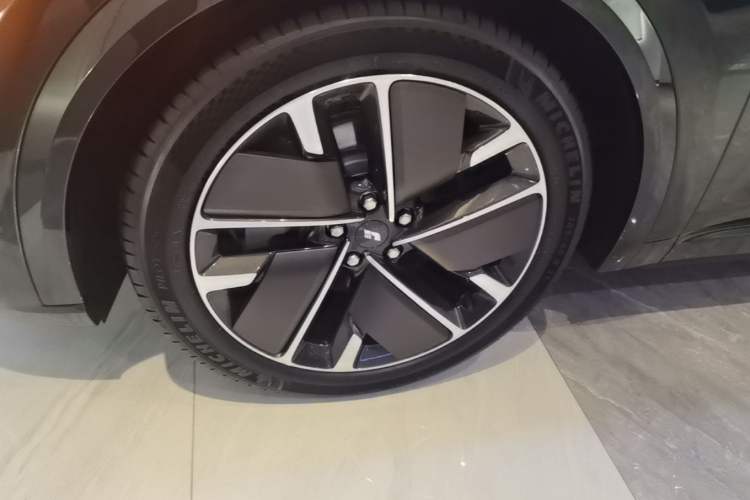 Used Li Auto L9 2025 Ultra Smart Refreshed Edition Left Front Wheel Hub